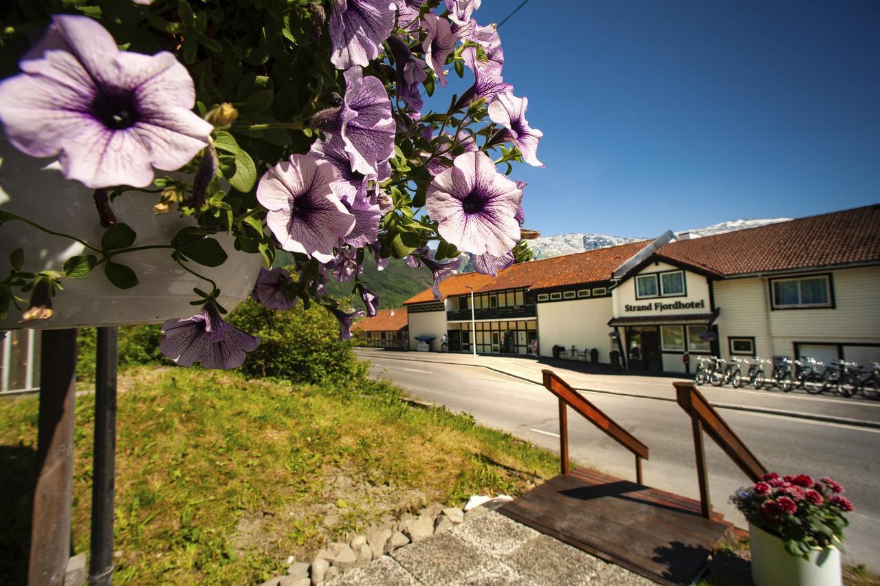 Strand Fjordhotel Ulvik Exteriör bild